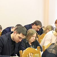 У рамках святкавання Дня роднай мовы 21 лютага супрацоўнікі ўпраўленьня юстыцыі напісалі дыктоўку па беларускай мове