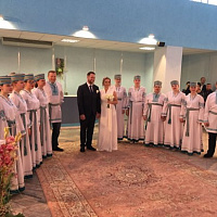 В лучших белорусских традициях Чалова Алексея Олеговича и Мещерякову Татьяну Александровну поздравил коллектив народной песни Гродненского государственного музыкального колледжа.